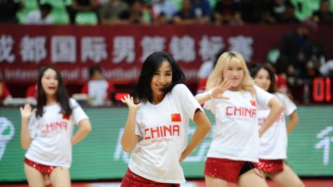 蓉城夏夜篮球火 红队激战安哥拉 宝贝热舞燃爆全场