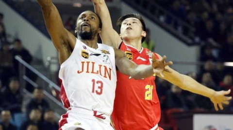 吉林男篮主场力克八一，兰德里韦弗联手斩获赛季首胜