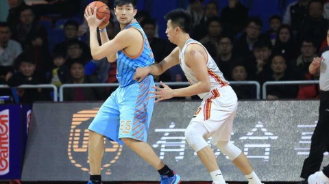 新疆客场力克八一取关键胜，亚当斯周琦闪耀全场