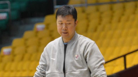 从追风少年到匠心教练，王治郅赛场边再续篮球情