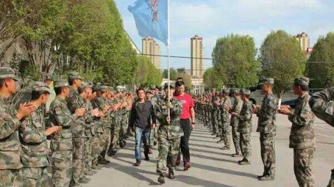 军营淬炼飞虎魂 新疆男篮军训场上的别样锋芒