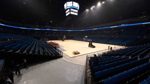 亚洲最大“江鸥”振翅高飞，中国男篮红队世预赛南京主场狂胜启航