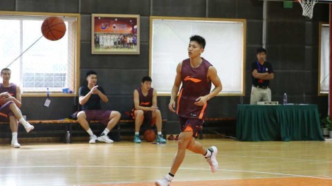 温江基地的别样风景：记CBA体测中的硬汉与柔情