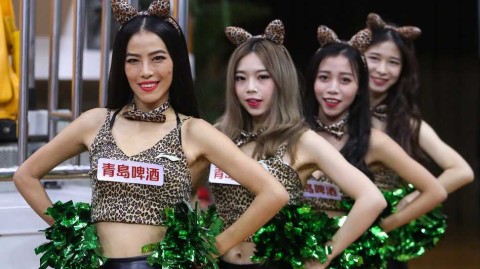 深圳篮球宝贝赛场热舞展活力，聚光灯下那些为热爱起舞的姑娘们