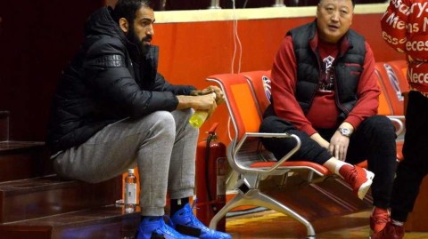 核心哈达迪场边督战，四川金强盼主场止跌