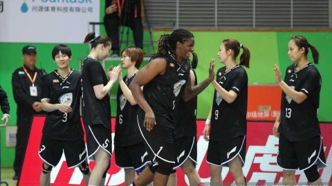 南粤玫瑰客场绽放 广东女篮五人得分上双击退江苏