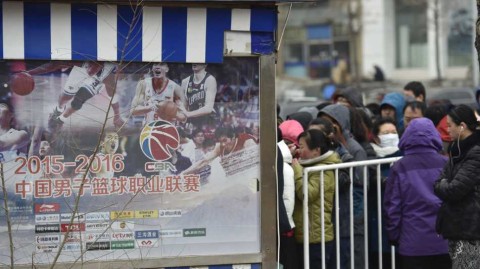 辽篮冲冠点燃冬日激情，本溪球迷星夜排队铸就最长情的告白