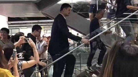 姚明亲赴李宁公司，cba与李宁续约前景引发广泛期待