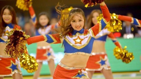 赛场边的那抹亮色：篮球宝贝的汗水与热爱