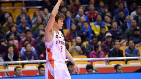 丁彦雨航坐观风云，莫泰劳森双星闪耀山东主场大捷