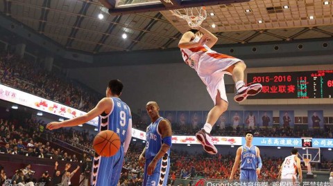 京鲁大战经典瞬间：睢冉锁死马布里，丁彦雨航暴扣震撼五棵松