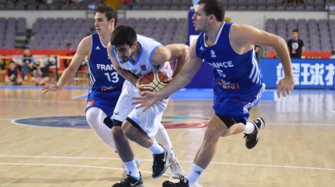 斯坦科维奇杯北京揭幕 法兰西男篮内线强攻击退阿根廷