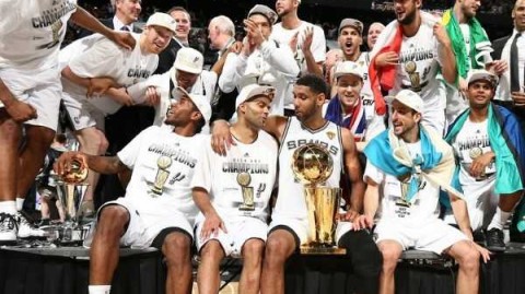 文班亚马攻防统治率马刺客场大胜热火锁定西南区冠军