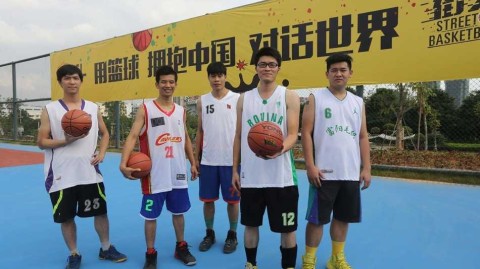 街头篮球嘉年华精彩纷呈 多支劲旅晋级引爆全场热情