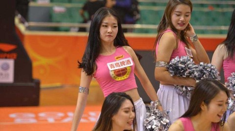 山东高速主场狂胜北控 篮球宝贝赛后绽放最美笑容