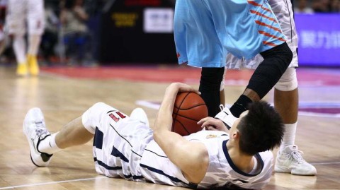 总决赛硝烟弥漫 疆粤大战火爆冲突全记录