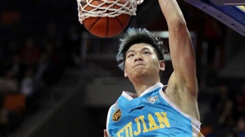 粤闽大战群星闪耀时：王哲林霸气隔扣，老将朱芳雨演巅峰绝技