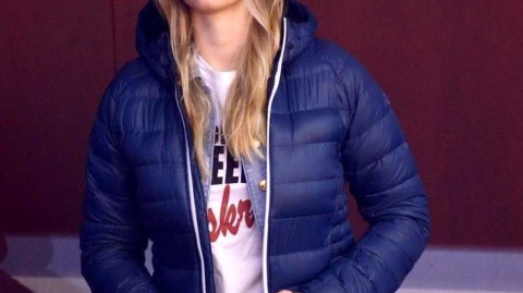 CBA焦点战中的一抹温柔暖色：莫泰尤纳斯爱妻看台助阵记