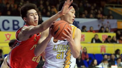 胡金秋三节飙二十六分 广厦主场狂胜送八一十连败