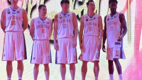 四川男篮新赛季“大换血”扬帆起航 青春风暴携手哈林组合誓闯季后赛