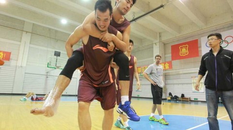 折翼雄狮与热血坚守：回首CBA二零一六的那些泪与痛