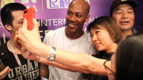 马布里空降上海电影节玩转自拍，从纽约之子到北京爷们的光影传奇