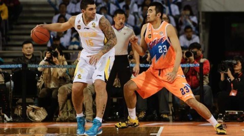 巴蒂斯塔硬撼张兆旭 CBA内线铁血对抗录