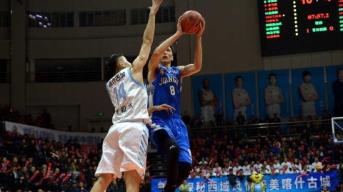 红山馆惊魂记：布拉切伤退引内线纠缠，亚当斯五十里单骑救主