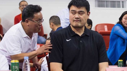 姚明助阵粤联赛变身表情包，肇庆怀集之夜见证民间篮球热潮