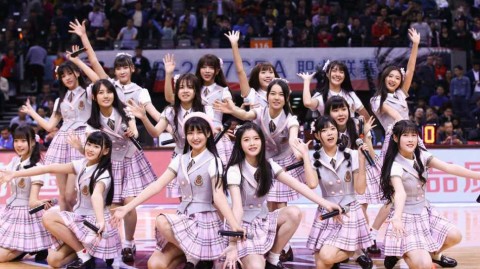 当青春遇见热血：GNZ48跨界CBA赛场的清新瞬间