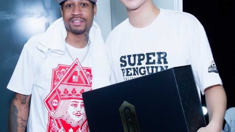 董力篮球赛场展锋芒：跨界名人赛首秀即成红队奇兵