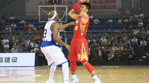 「萨林杰」29分闪耀季前赛，深圳新世纪力克上海大鲨鱼