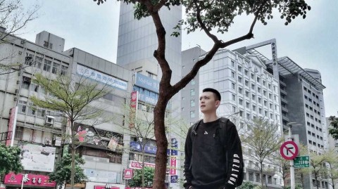 辽篮双星闪耀台北夜市 杨鸣赵继伟忙里偷闲感受宝岛风情