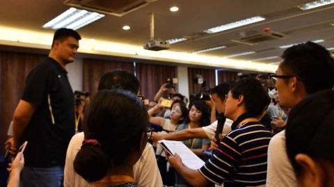 姚明现身金陵助梦起航，二〇一七希望小学篮球季凝聚体育育人力量