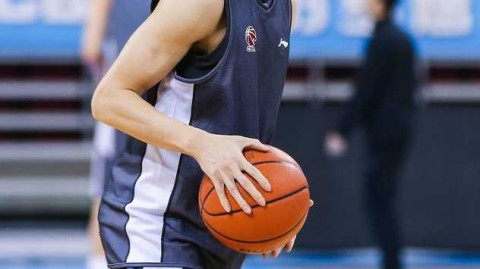 京城寒冬汗水铸利刃·汉密尔顿领衔首钢冲刺季后赛