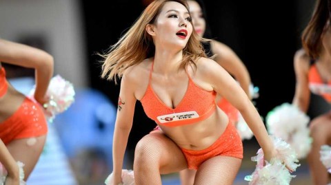 篮球宝贝赛场热舞 点燃亚冠战火