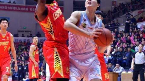 周琦霸王举鼎定乾坤，新疆飞虎复仇深圳豪取六连胜