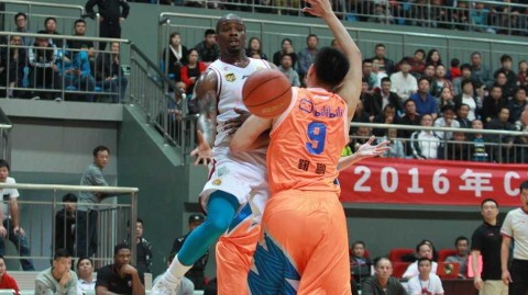 CBA铁血战场：封盖与绝杀交织的攻防大戏