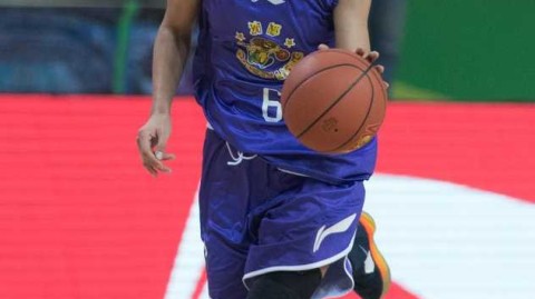 女篮战场双星闪耀 许晨妍刘帅激荡龙年大战