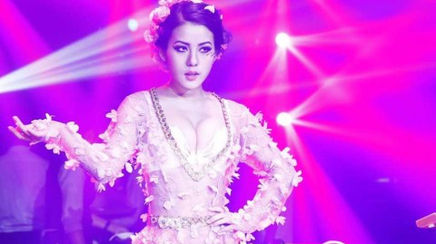 从打碟台到聚光灯下：江苏肯帝亚美女DJ与她的“佟丽娅”神韵