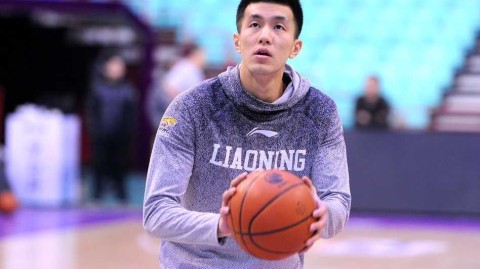 辽篮备战第36轮：老将杨鸣宝刀未老，超远三分引满堂彩
