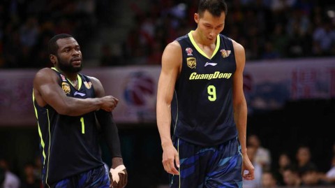 广东德比的铁血记忆：阿联遮天蔽日，孟铎重伤不退，兄弟阋墙的战场