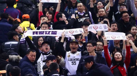 京城寒夜里的炽热之心：辽宁球迷用助威声为“辽篮精神”写下注脚