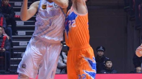 全明星遗珠爆发引领反击 新疆主场力克上海