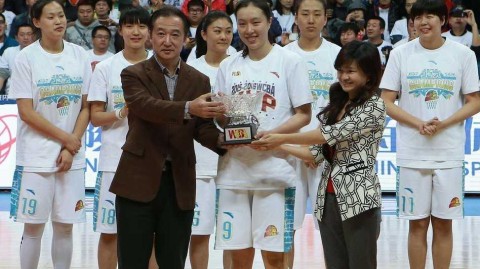 京城玫瑰傲雪绽放，三八节加冕WCBA女王