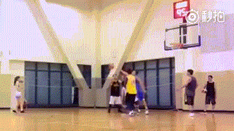 篮球场上的甜辣精灵：台湾“洗菜”用精准三分球书写热血篇章