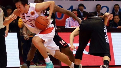 丁彦雨航29分引领绝地反击，辽宁众将苦战惜败于济南