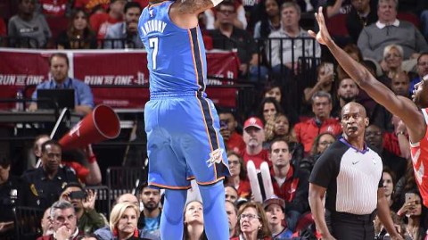 雷霆冲击70胜遭火箭主场终结，休城三少合砍81分颠覆西部格局