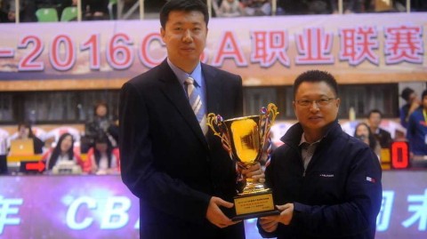 铁血柔情终成忆：王治郅的荣耀告别与八一精神传承