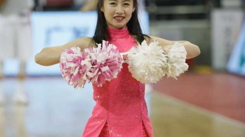 寒夜中的一团火：吉林篮球宝贝演绎冰与火之歌，东北虎主场激战大鲨鱼